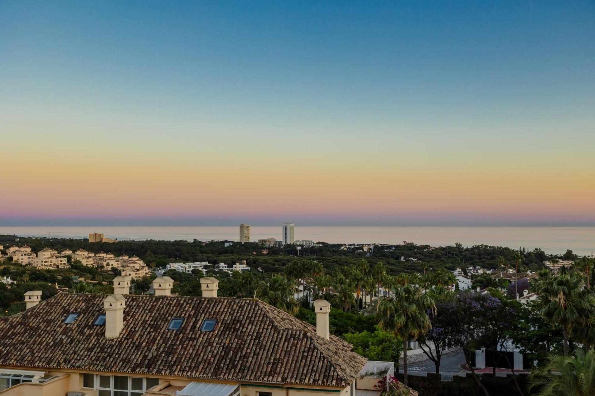 Appartement Apartment, With Large Private Terrace And Panoramic Sea Views, In Elviria Hills, Marbella
