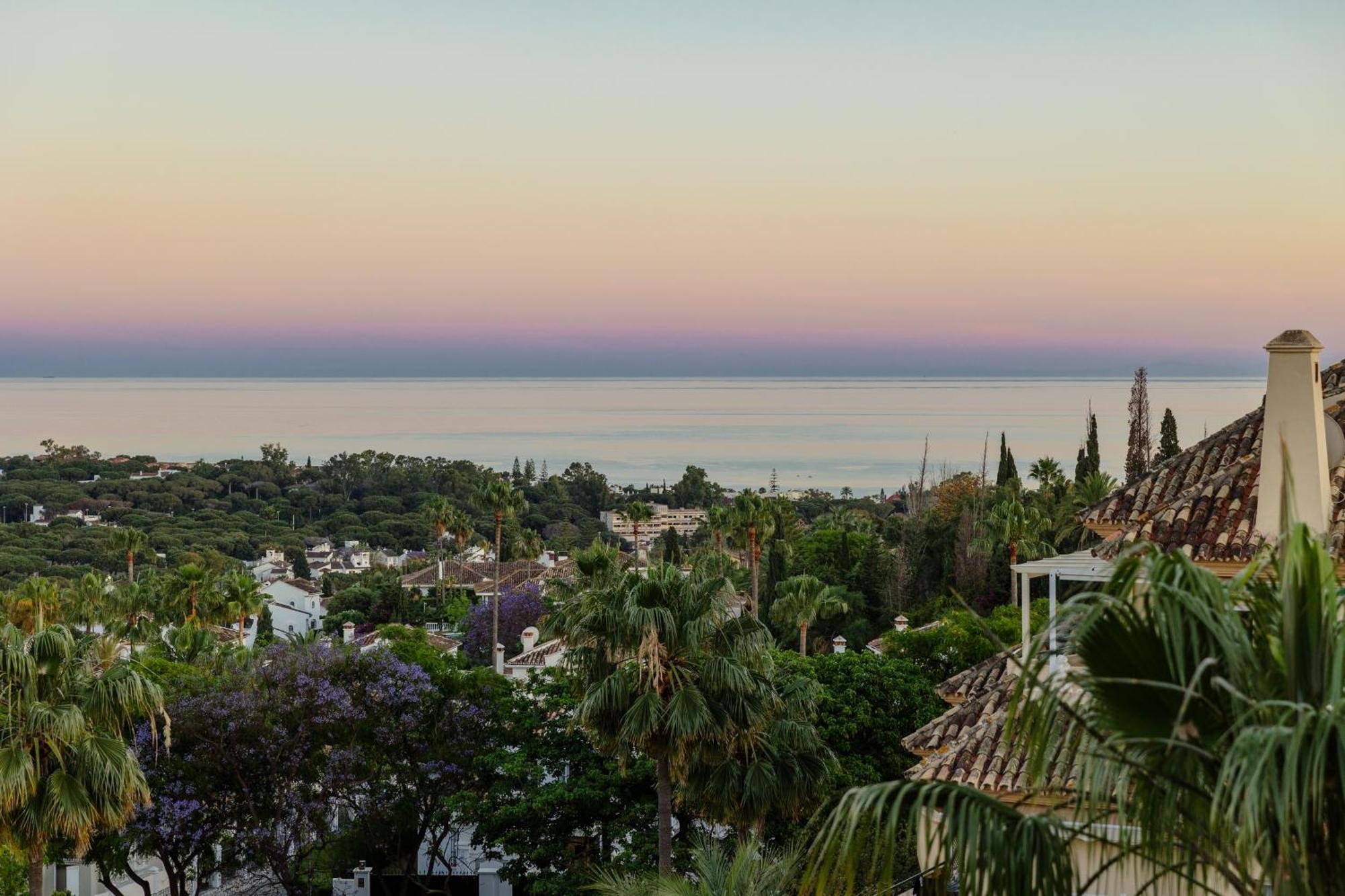Appartement Apartment, With Large Private Terrace And Panoramic Sea Views, In Elviria Hills, Marbella