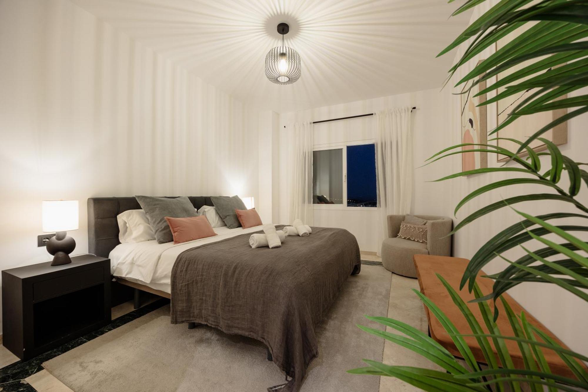 Apartment, With Large Private Terrace And Panoramic Sea Views, In Elviria Hills,