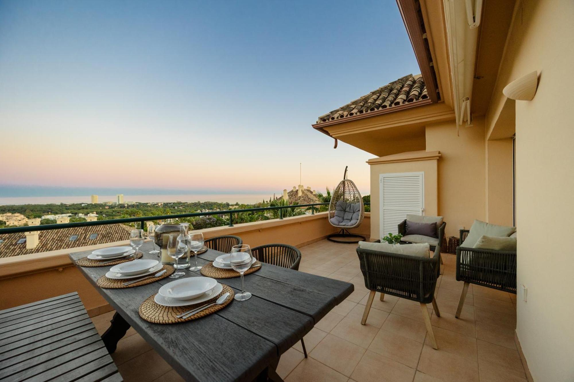 Appartement Apartment, With Large Private Terrace And Panoramic Sea Views, In Elviria Hills, Marbella